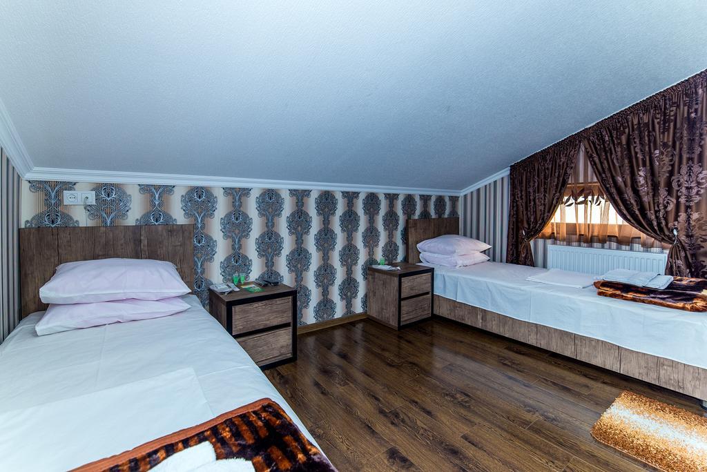 Hotel Guglux &Wine Cellar Telavi Exterior photo