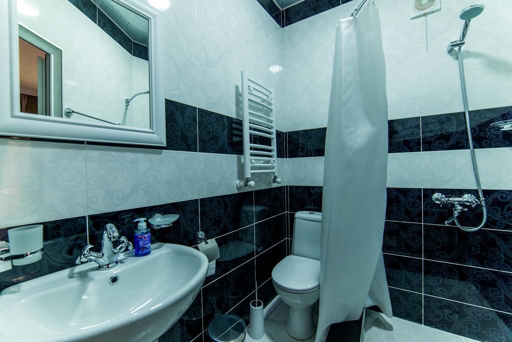 Hotel Guglux &Wine Cellar Telavi Exterior photo